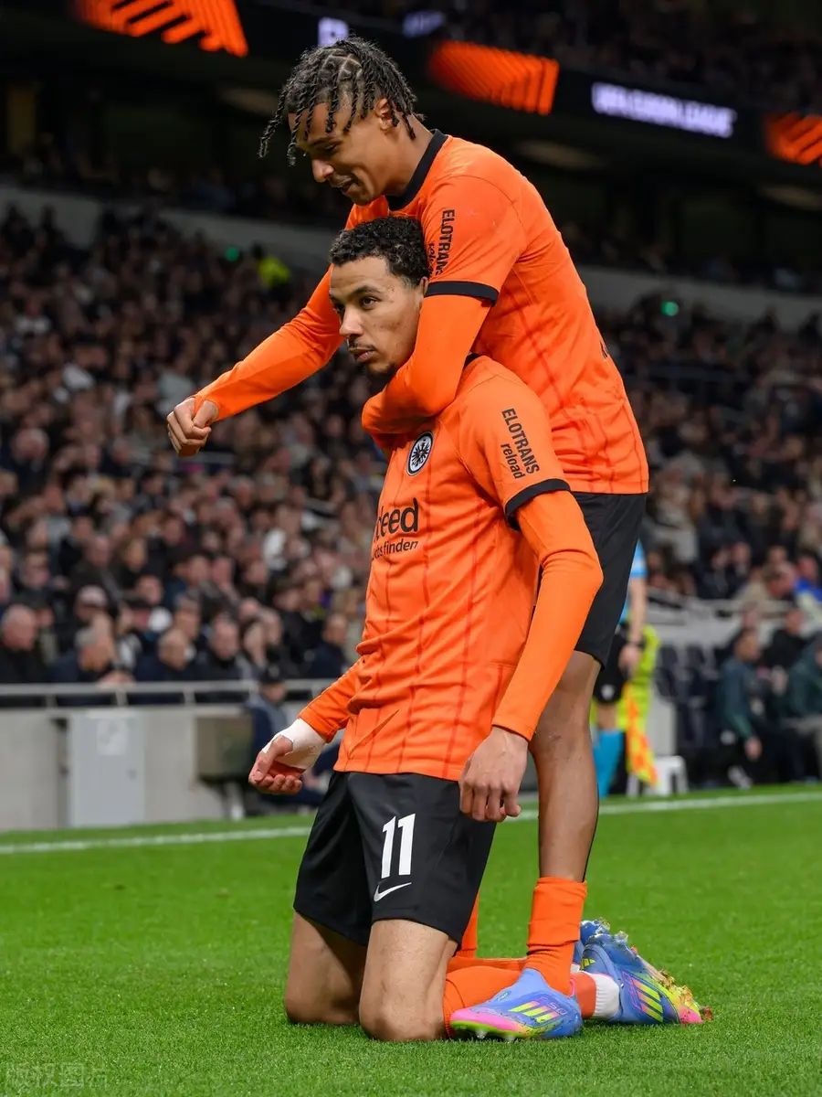 包含拉齐奥迎欧联关键赛，赛前刷新队史纪录，目标明确，临场指挥获称赞的词条