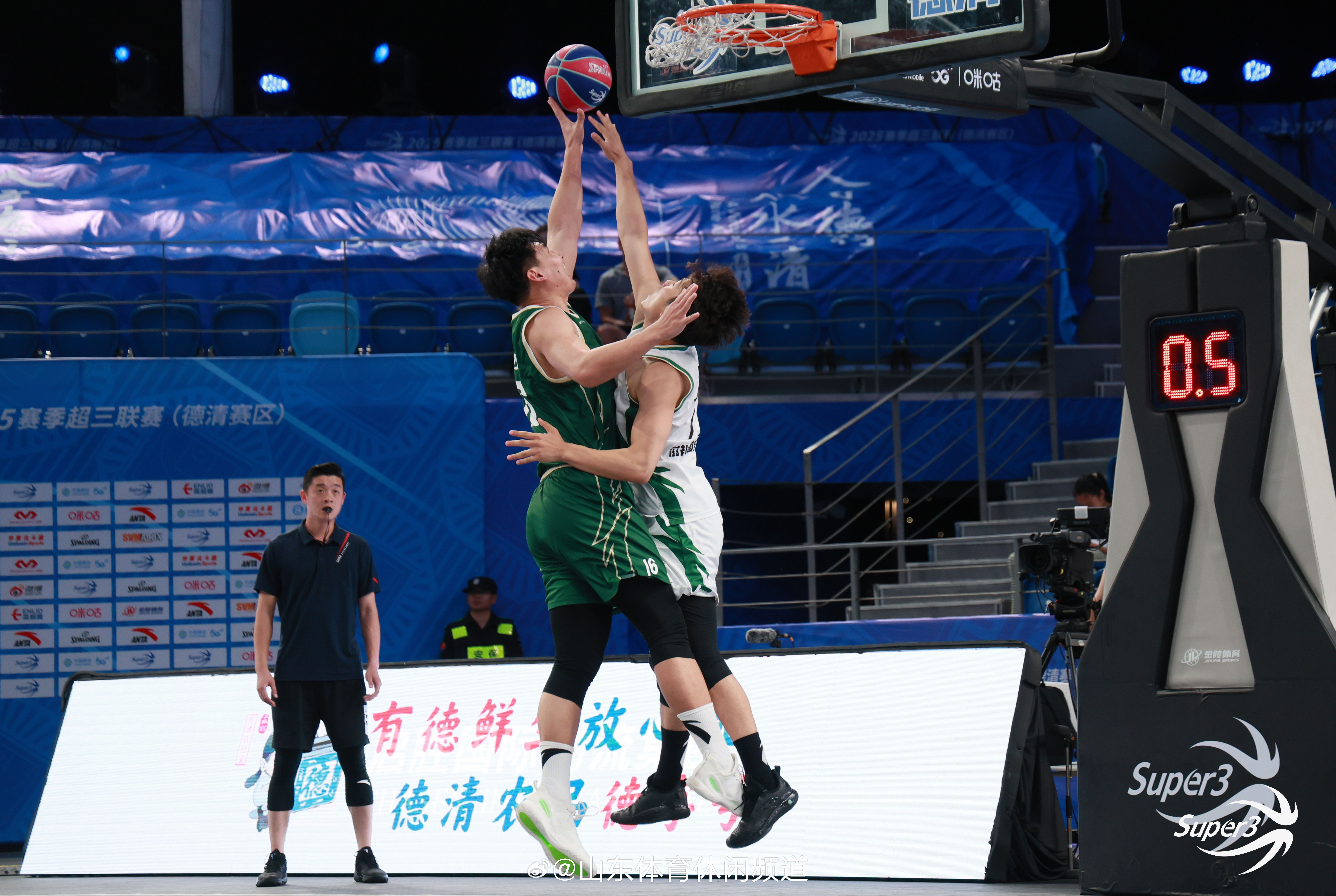 包含NBA常规赛赛程吃紧，山东泰山清晨造点机会，目标明确，年轻球员得到机会的词条