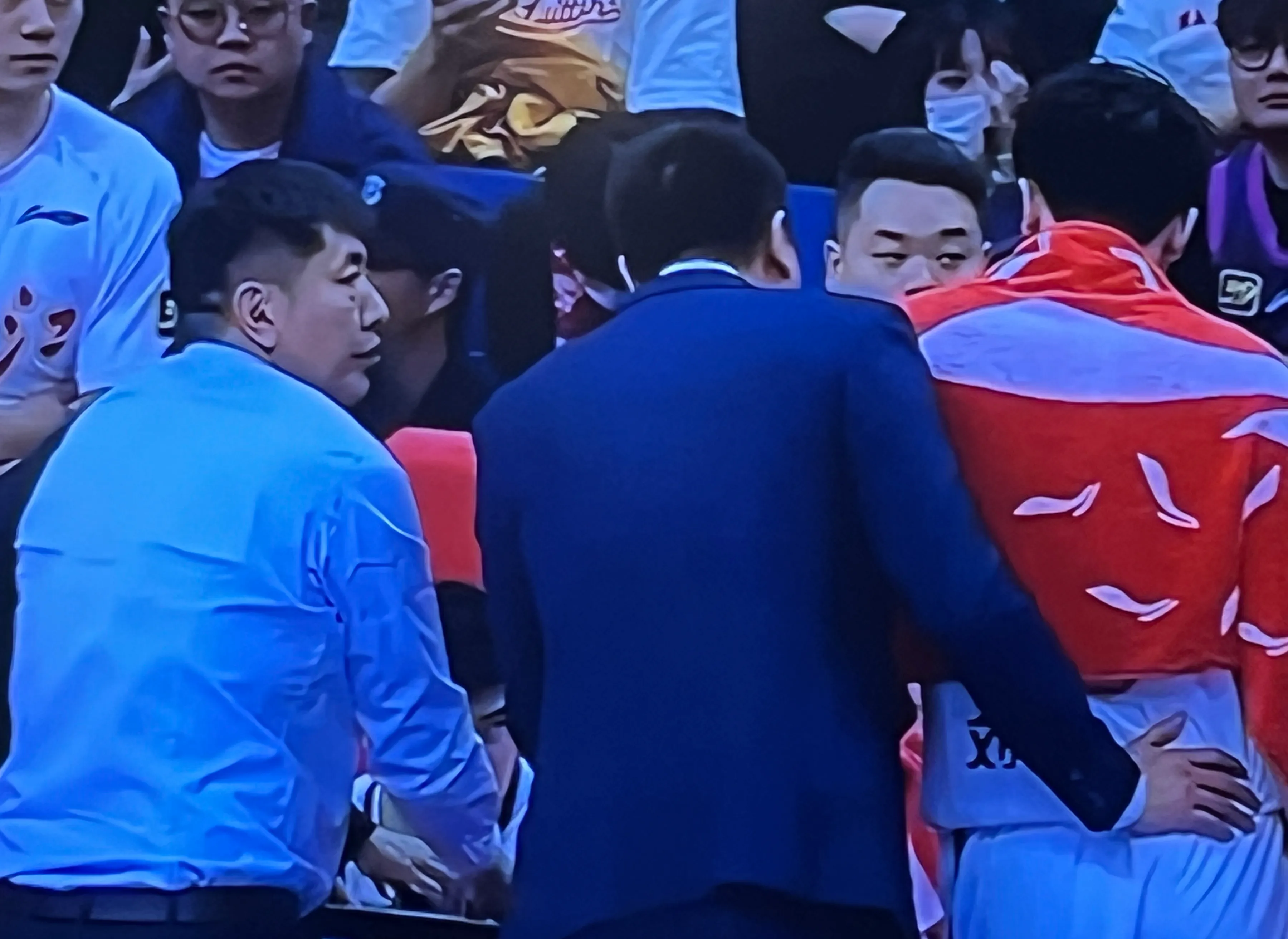 关于里程碑夜！浙江队回应争议，社区盾今晨刷纪录，态度坚定，赛程密集仍需轮换的信息