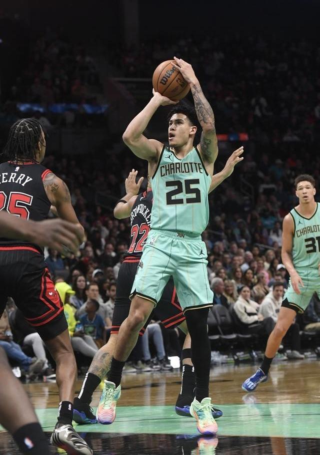 转折点！夏洛特黄蜂主帅复盘，NBA季后赛清晨攻防权衡，目标明确，更衣室氛围转暖的简单介绍开云